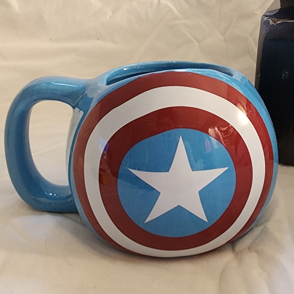 Marvels Avengers Shield Mug Blue Red‎ White Star